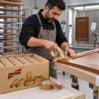 Kahverengi Maskeleme Bandı 24 mm ile ahşap kapı paneli boyama öncesi maskeleme